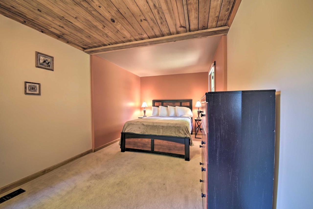 Pet-Friendly Cottage With Fire Pit - 3 Mi To Siu! Carbondale Esterno foto